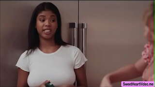 Stepdaughter Nia Nacci kuangalia Dana DeArmond licks yake pussy mvua