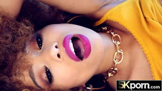 ́� 엉덩이 검은색 아기에 반송 수탉