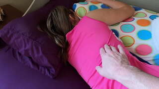 Tėvas gauna įdukros iki ryto su savo didžiulį gaidys