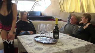 Үйлчлэгчийг Тулд Чадах Бүхнээ Хийх....