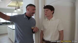 Smulkus Ebony &quot;Chanel&quot; Skye Ar Analinis Seksas Su Big White Dicks