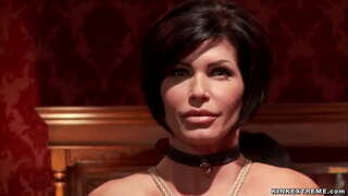 Stunning boobs kubwa blonde MILF Cherie Deville sucks jogoo kubwa basi fucks yake wakati brunette MILF Shay Fox kushirikiana naye na sucking katika Sakafu ya Juu ya chama